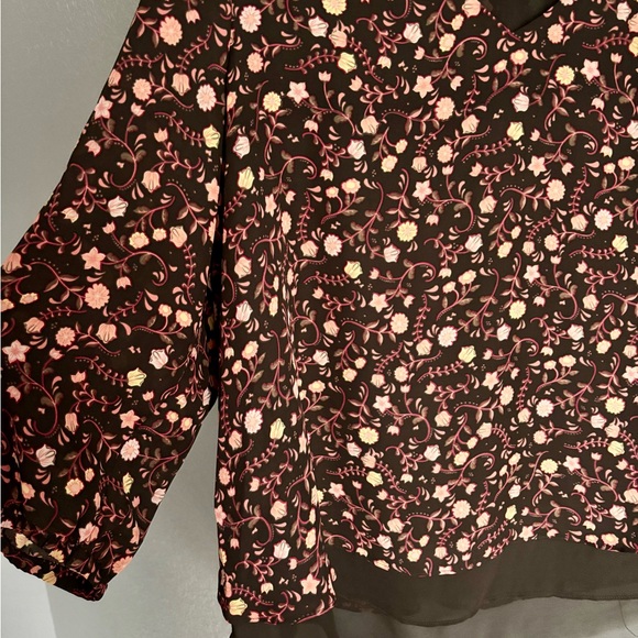 LC Lauren Conrad Floral V-Neck Blouse - Pink and Cream Size XL - Picture 3 of 13